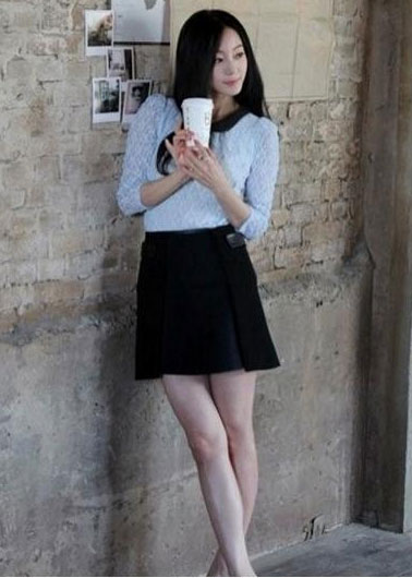 한예슬 성준 입맞춤, ‘X자 포즈 사이로 드러난 뽀얀 속살…이 정도일 줄’
