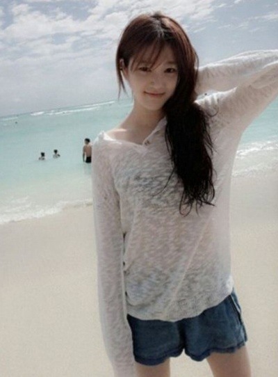 이유비, ‘블랙 속옷이 훤히 드러난 아찔 화이트 시스루룩’