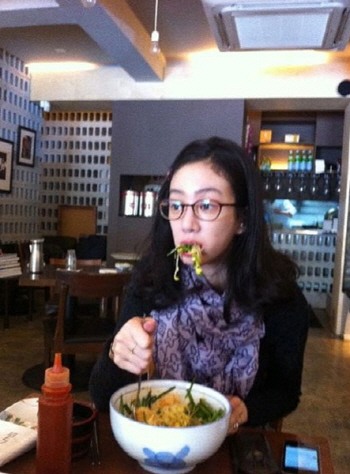 정려원 열애설 사실무근, ‘비빔밥 한입 가득 물고…멍 때리는 그녀 폭식중?’