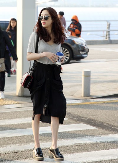 정려원 열애설 사실무근, ‘멀리서 봐도 딱 봐도 연예인이다!’