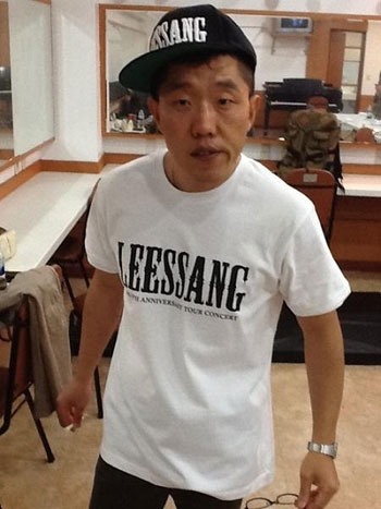 김제동 1인 시위, ‘리쌍을 따라한거야? 아님 건방진 포스야?’