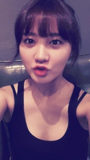 한그루 웨딩화보, ‘입술 쭈삣..키스를 부르는 앵두입술’