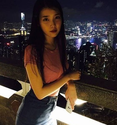 나의 라임오렌지나무 아이유 제제, ‘야경을 등지고...은은하게 요염하게 성숙미 물씬'
