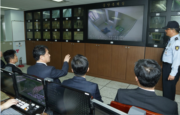 ▲6일서울남부교도소현장방문한김무현법무부차관(사진=법무부)