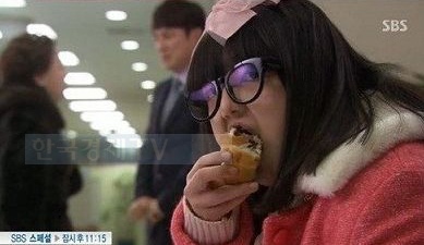 '‘음식 보며 환장하던 그녀…미친 존재감 포착'