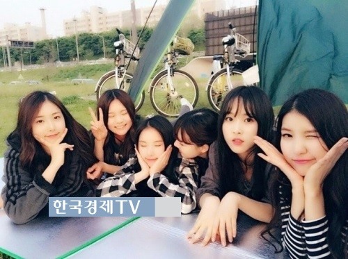 런닝맨 여자친구, ‘잔디밭에 일제히 누운 그녀들…누구 미모가 가장 폭발?’
