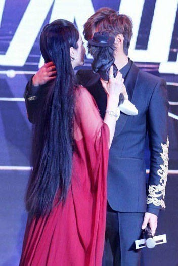 이민호 화보 사기, ‘중 판빙빙 뒷목 잡고 키스하려다가?’