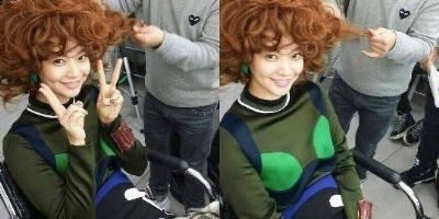 유인영 신민아, 미용실에서 라면 뽀글이 머리 한 채…신나게 브이