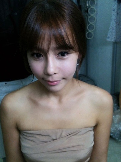택시 신이, 금방이라도 흘러내릴 하드탑 사이로…아찔 쇄골