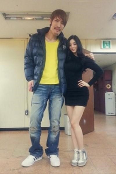 사기 혐의 최홍만, 유승옥 감싸쥐고…다정하게 찰칵