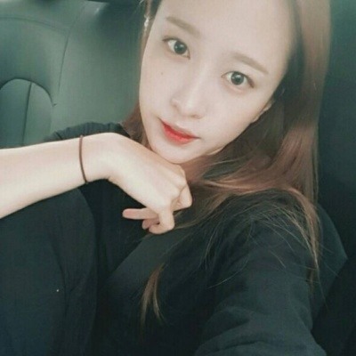 EXID 핫핑크, 옅은 화장 수수한 매력…형광등 100개 켠 아우라