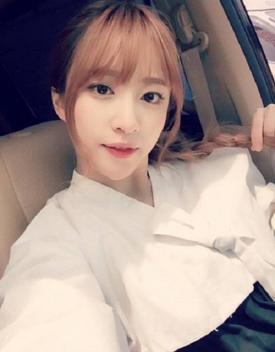 EXID 핫핑크, 머리 질끈 묶고 차안에서 단아한 미모 브이라인 예술