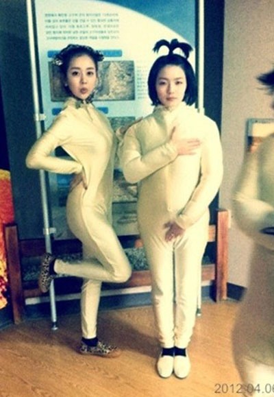 안녕하세요 안영미, 분수머리에 쫄쫄이 패션…진지한 손가림?