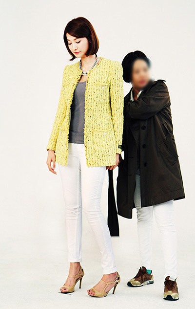 오마이비너스 유인영, '백바지 사이로 드러난 늘씬한 각선미'