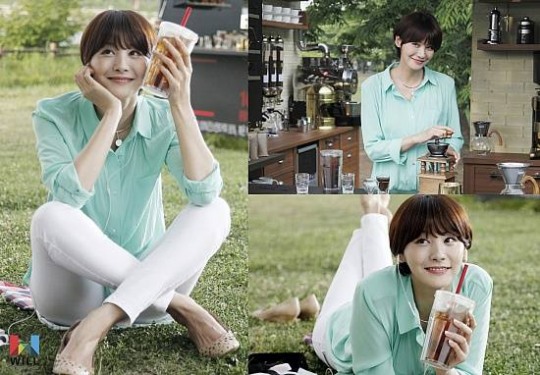 오마이비너스 유인영, ‘하늘하늘 민트 부라우스…늘씬한 화이트진 기럭지’