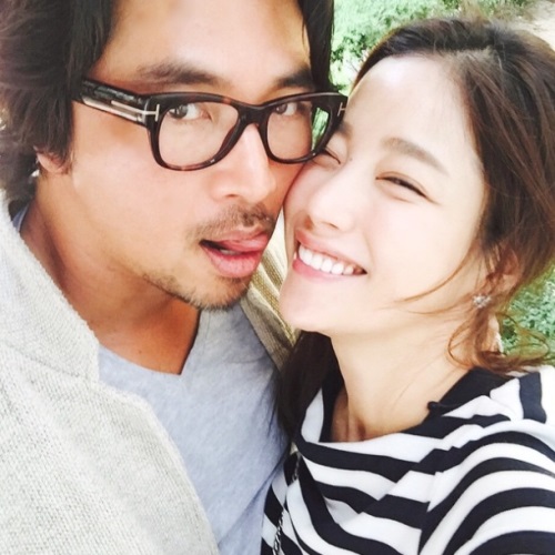 택시 기은세, 띠동갑 남편과 다정샷 '눈길'