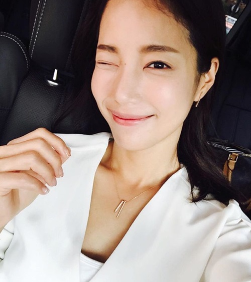 기은세, 깜찍한 윙크 셀카 보니 "귀여워"