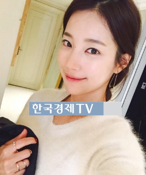 택시 기은세, 단아하게 머리 묶은 채 물광피부 반짝반짝