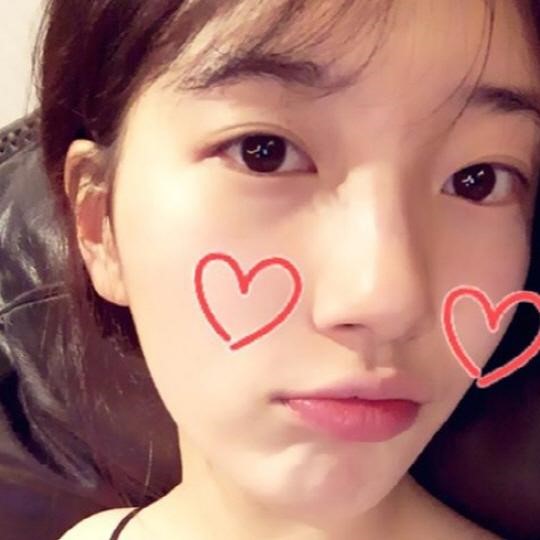 수지, 무결점 민낯 셀카...'화사한 인형 미모'