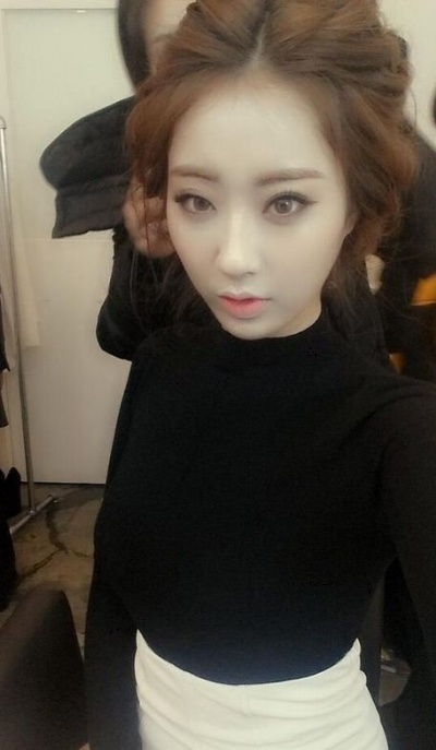 올드스쿨 나인뮤지스 경리, '흑과 백 사이로 드러난 청순 볼륨감'