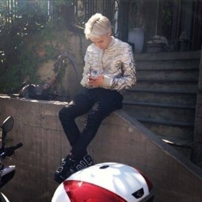 2015 MAMA 빅뱅 GD, ‘그냥 길가에 앉았을 뿐인데…햇볕 마저 그를 받쳐주네’