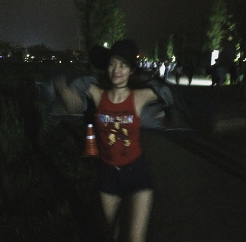스테파니 리, 어두운 밤에도 '빛이 나네'