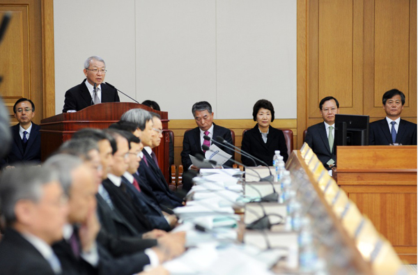 ▲4일대법원청사에서열린전국법원장회의에서양승태대법원장이인사말을하는모습(사진=대법원)