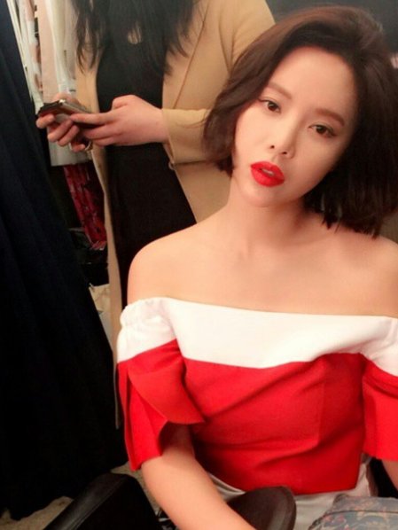 이영돈과 열애 황정음, 치명적인 레드 립스틱 바른 채 "멍~"