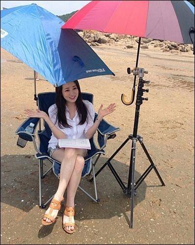 서지석 최정원 입맞춤, ‘너무 짧은 청팬츠 입고 바닷가서 드러난 뽀얀 속살’