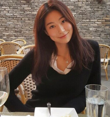 김용준 열애 박혜원, ‘살짝 풀린 와이셔츠 덕분에 청순과 섹시가 공존’