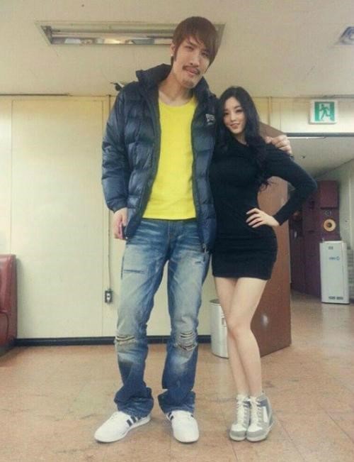 ufc194 유승옥, 최홍만과 다정샷 '바비인형 몸매네'