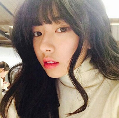 신세휘, 우윳빛 피부+새초롬한 표정으로...'인형이네'