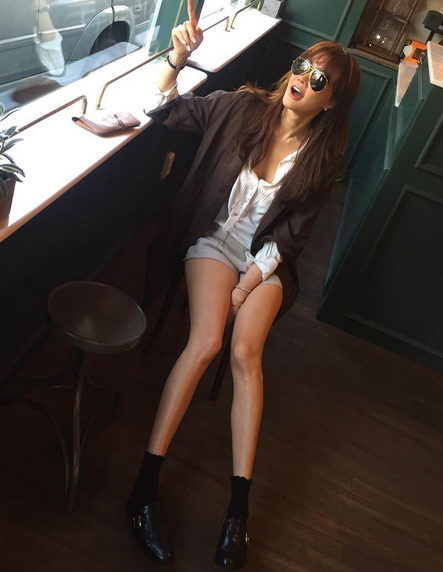 택시 양미라, 너무 짧은 하의 사이로 드러난 매끈한 속살…늘씬