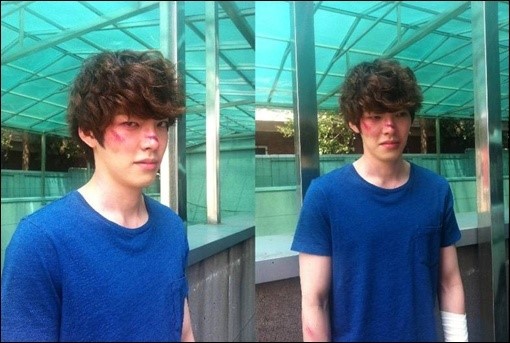 강동원 이병헌 김우빈 입맞춤, ‘뽀글머리 김우빈 얼굴에 상처투성이…무슨 일이?’