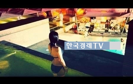 문제적 남자 지주연, 어둠 속에서 금방 흘러내릴 듯한 비키니 숨막히는 뒤태