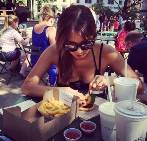 쉑쉑버거, 그녀도 반하게 한 맛은? ‘궁금증 폭발’ 시선 집중