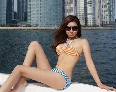 파워타임 예정화, ‘요트 위에서 살짝 걸친 듯한 비키니 입고 명품 바디라인’