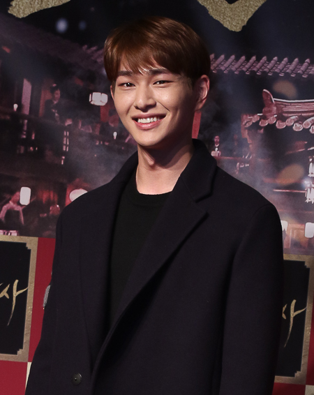 28일 롯데시네마 월드타워에서 영화 '조선마술사' VIP 시사회가 열린 가운데 샤이니 온유가 시사회에 참석하고 있다 (사진=서유석 기자)