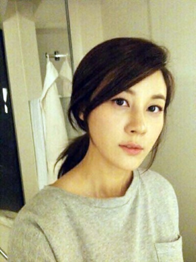 나를 잊지 말아요 김하늘, ‘수수하게 머리 묶고 화장실에서 막 찍어도 여신미모’