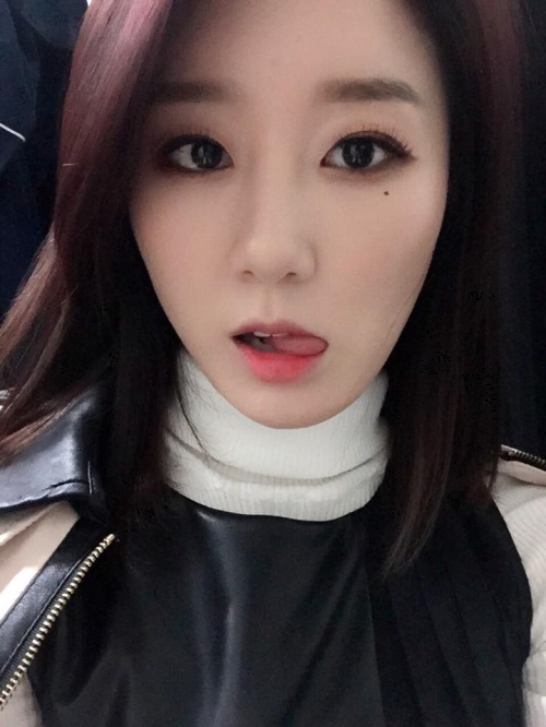 장동민 열애 인정 나비, 혀 빼꼼 러블리 애교...청순 미모 '눈길'