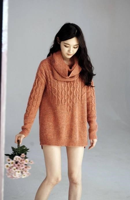 강민경 부친 송사, 과거 ‘입은 듯 만 듯' 아찔한 매력 발산