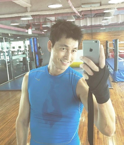 손석희 정우성 대담, 몸매가 훤히 드러난 민소매 입고…땀에 흠뻑