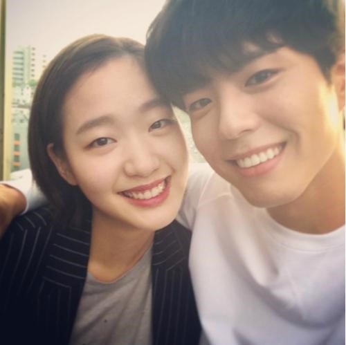 박보검, 김고은과 어깨동무 한 채 '연인 같아'