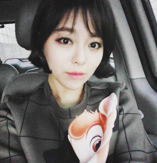 최우리, 셀카 속 빛나는 청순미