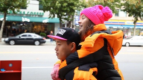 런닝맨 송지효 개리, 길거리 어부바 '달달 연인 케미'