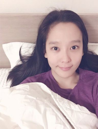 다나, 노 메이크업 침대 셀카 '상큼발랄 미모'