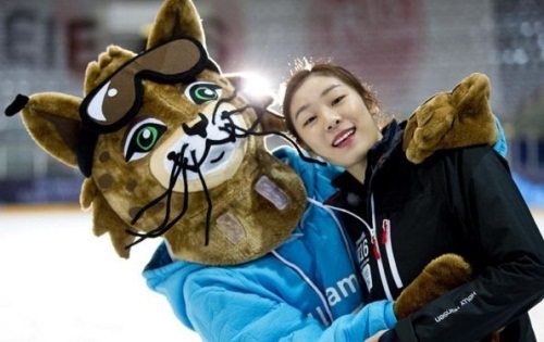 유영 롤모델 김연아, 인형탈과 다정한 사진 ‘앙증맞은 모습’ 훈훈한 장면