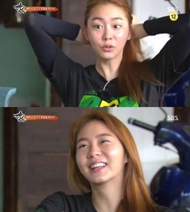 100일의 아내 유이, ‘방송중 머리 질끈 묶던 민낯 그녀..투명 꿀피부 포착’
