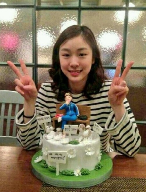 유영 김연아 언급, ‘일반인 김연아 파마한 채 해맑은 브이포즈…장식물이 대박’