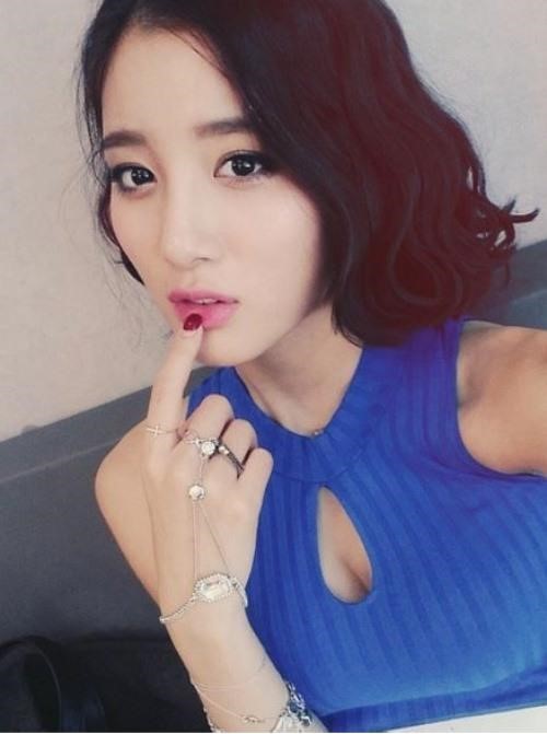 스폰서 제안 폭로 지수, 가슴 라인만 부각 되는 원피스 입고 의외의 풍만함